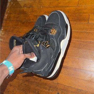 Jordan 4’s Retro royalty black n gold